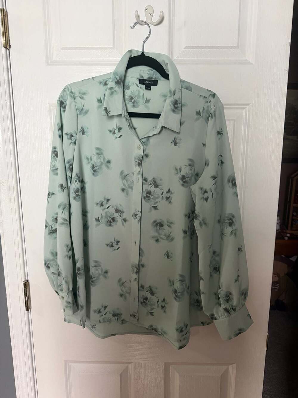 Alfani Women's Light Green Floral Print Long Sleeve Button Down Blouse